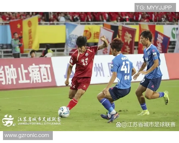 彪悍的足球精神与力量的碰撞展现球场上的激情与荣耀